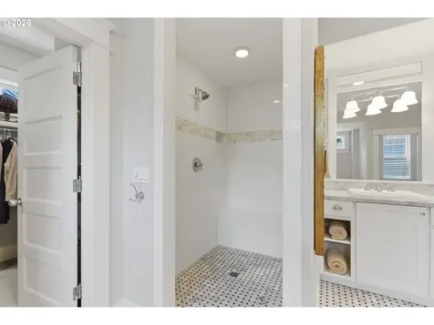 558 6th Street Lake Oswego OR 97034