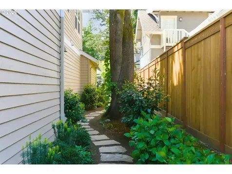 558 6th Street Lake Oswego OR 97034