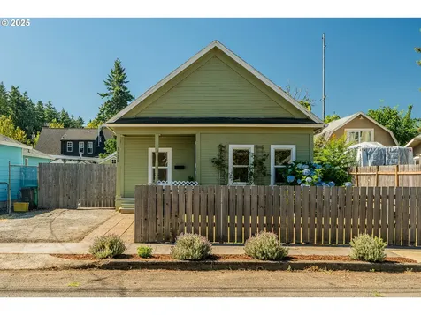 7120 SE Insley Street Portland OR 97206