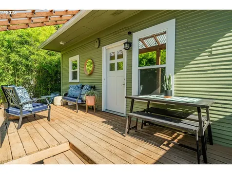 7120 SE Insley Street Portland OR 97206