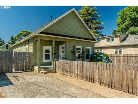 7120 SE Insley Street Portland OR 97206