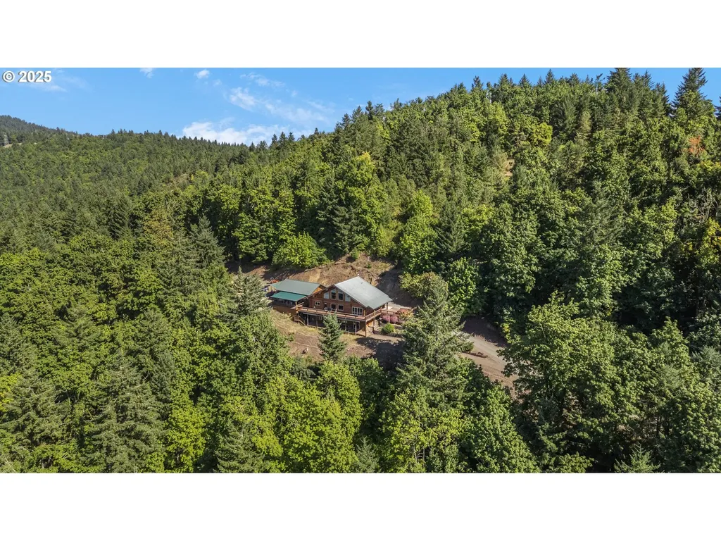 89112 Skyhigh Drive Springfield OR 97477
