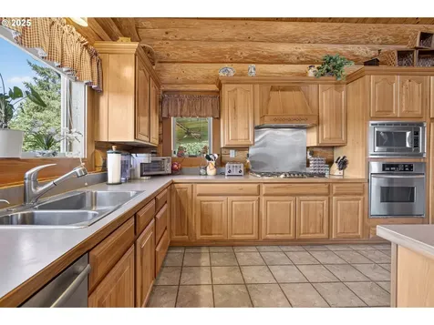 89112 Skyhigh Drive Springfield OR 97477