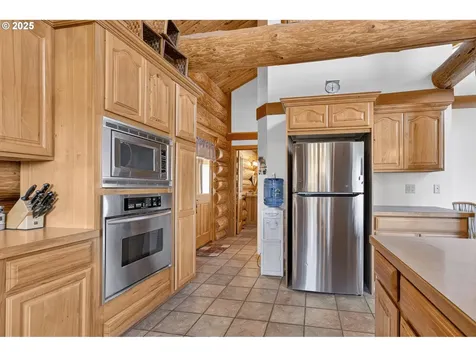 89112 Skyhigh Drive Springfield OR 97477