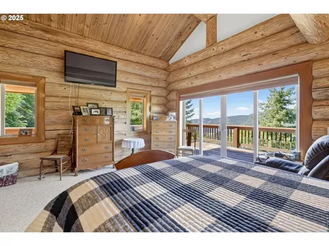 89112 Skyhigh Drive Springfield OR 97477