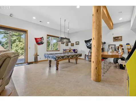 89112 Skyhigh Drive Springfield OR 97477