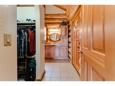 89112 Skyhigh Drive Springfield OR 97477