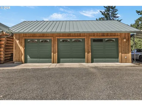 89112 Skyhigh Drive Springfield OR 97477