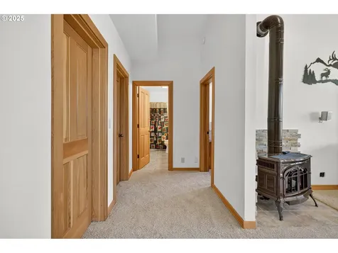 89112 Skyhigh Drive Springfield OR 97477
