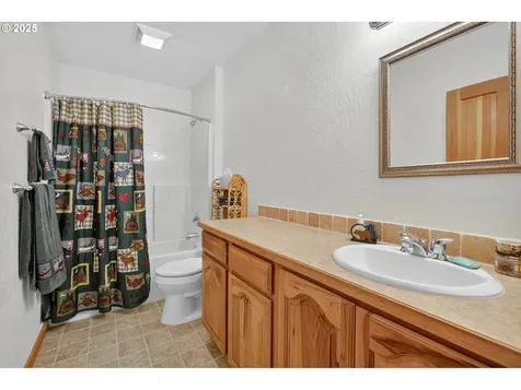89112 Skyhigh Drive Springfield OR 97477