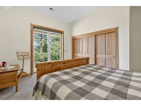 89112 Skyhigh Drive Springfield OR 97477