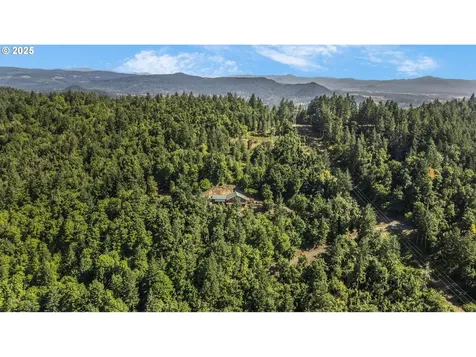89112 Skyhigh Drive Springfield OR 97477