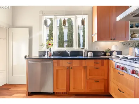 3544 SE Salmon Street Portland OR 97214