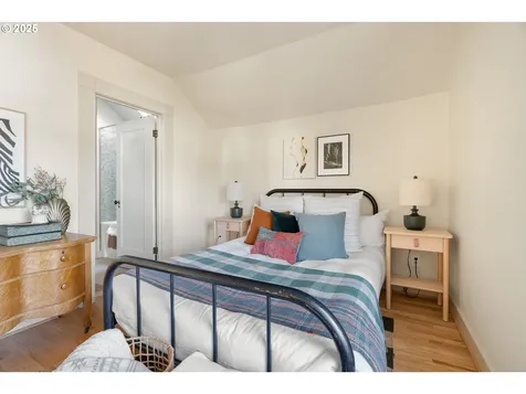 3544 SE Salmon Street Portland OR 97214