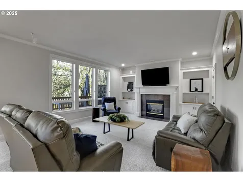 8033 NW Hazeltine Street Portland OR 97229