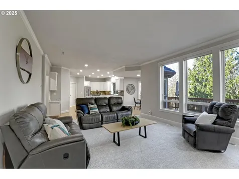 8033 NW Hazeltine Street Portland OR 97229