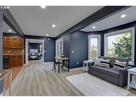 8033 NW Hazeltine Street Portland OR 97229