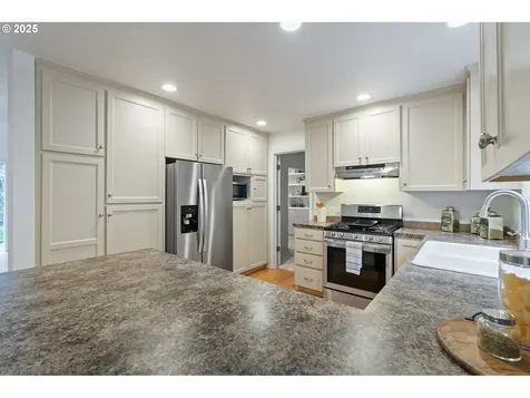 10864 SW Creightonwood Place Portland OR 97219