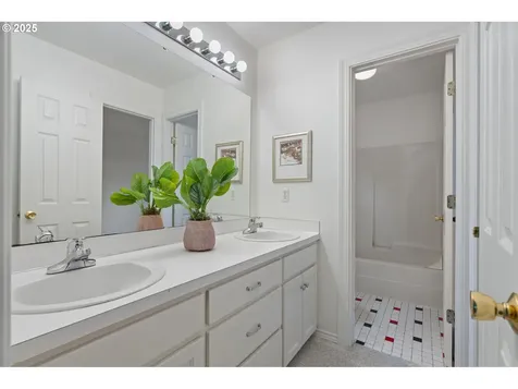 10864 SW Creightonwood Place Portland OR 97219