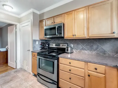 9577 SE Tenino Court Portland OR 97266