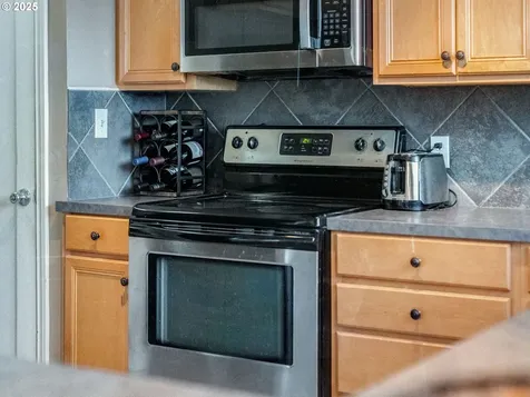 9577 SE Tenino Court Portland OR 97266