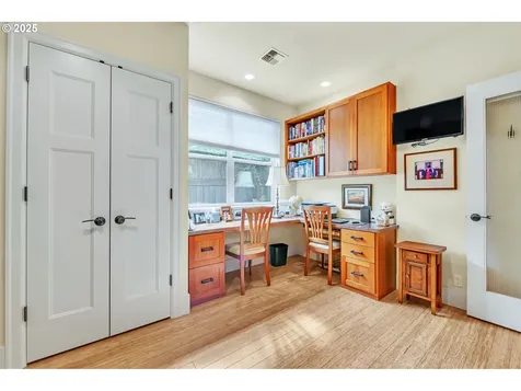 1453 Piper Lane Eugene OR 97401