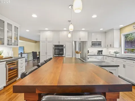 90 SW 68th Avenue Portland OR 97225