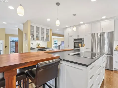 90 SW 68th Avenue Portland OR 97225