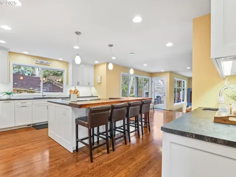 90 SW 68th Avenue Portland OR 97225