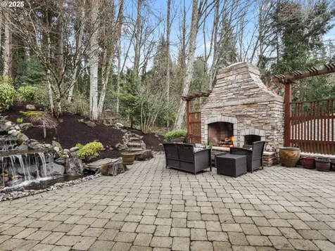 90 SW 68th Avenue Portland OR 97225
