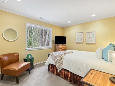 90 SW 68th Avenue Portland OR 97225