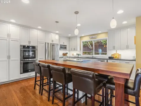 90 SW 68th Avenue Portland OR 97225