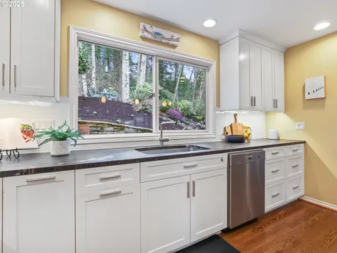 90 SW 68th Avenue Portland OR 97225