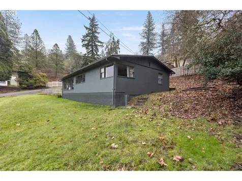 570 SE Leland Street Roseburg OR 97470