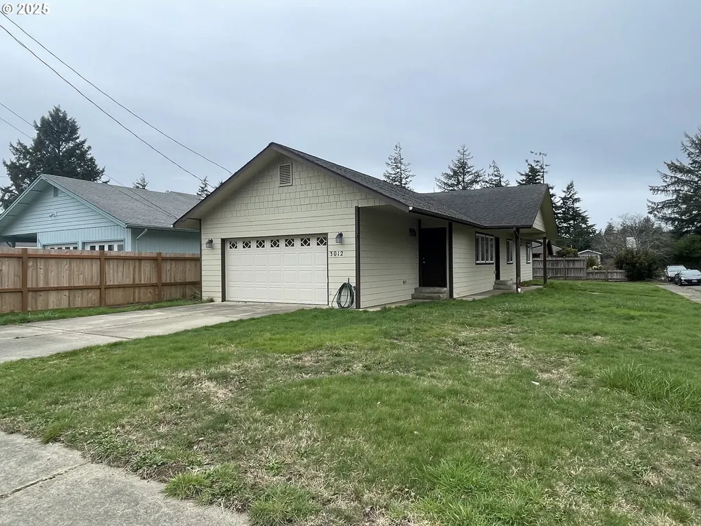 3012 Pine Street North Bend OR 97459