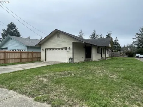 3012 Pine Street North Bend OR 97459