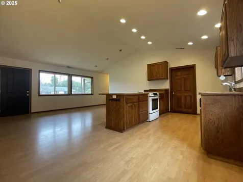 3012 Pine Street North Bend OR 97459