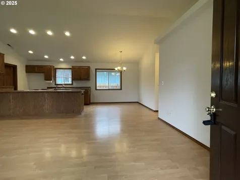 3012 Pine Street North Bend OR 97459