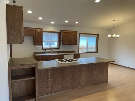 3012 Pine Street North Bend OR 97459