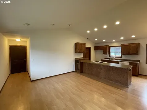 3012 Pine Street North Bend OR 97459