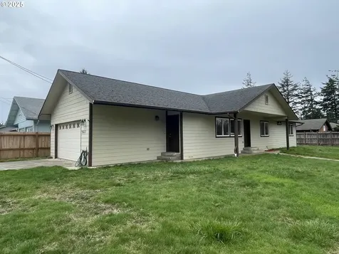 3012 Pine Street North Bend OR 97459