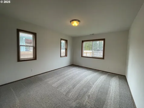 3012 Pine Street North Bend OR 97459