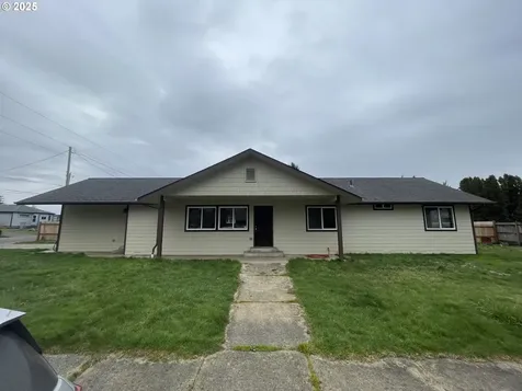 3012 Pine Street North Bend OR 97459