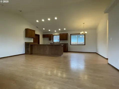 3012 Pine Street North Bend OR 97459