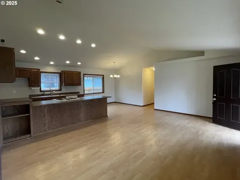 3012 Pine Street North Bend OR 97459