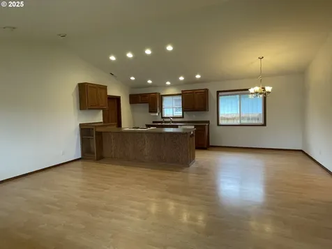 3012 Pine Street North Bend OR 97459