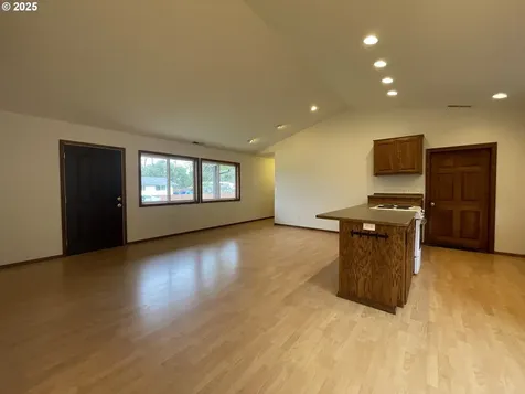 3012 Pine Street North Bend OR 97459