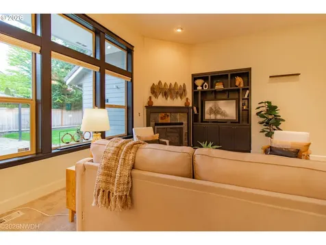 2225 Avengale Drive Eugene OR 97408
