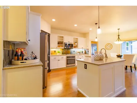 2225 Avengale Drive Eugene OR 97408