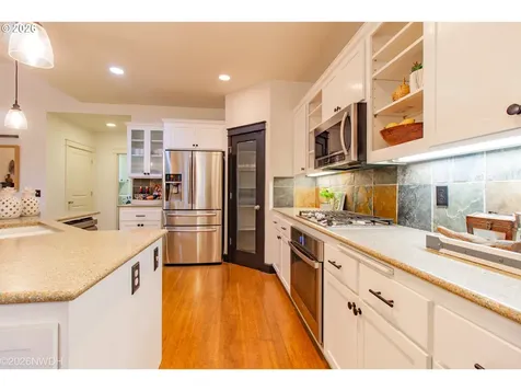 2225 Avengale Drive Eugene OR 97408
